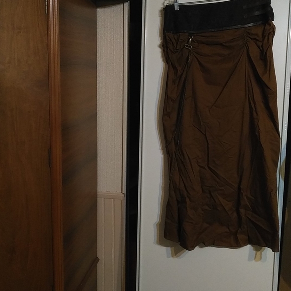 Skirt - Picture 3 of 8